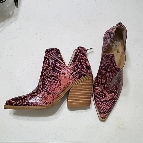 Vince Camuto Gigietta pink snakeskin booties size 7 - Picture 1 of 10